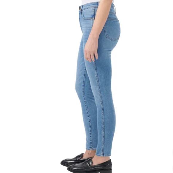 Kirkland Signature Women's Denim Jeans High Rise Light Blue Size 10 NWT - Picture 6 of 7